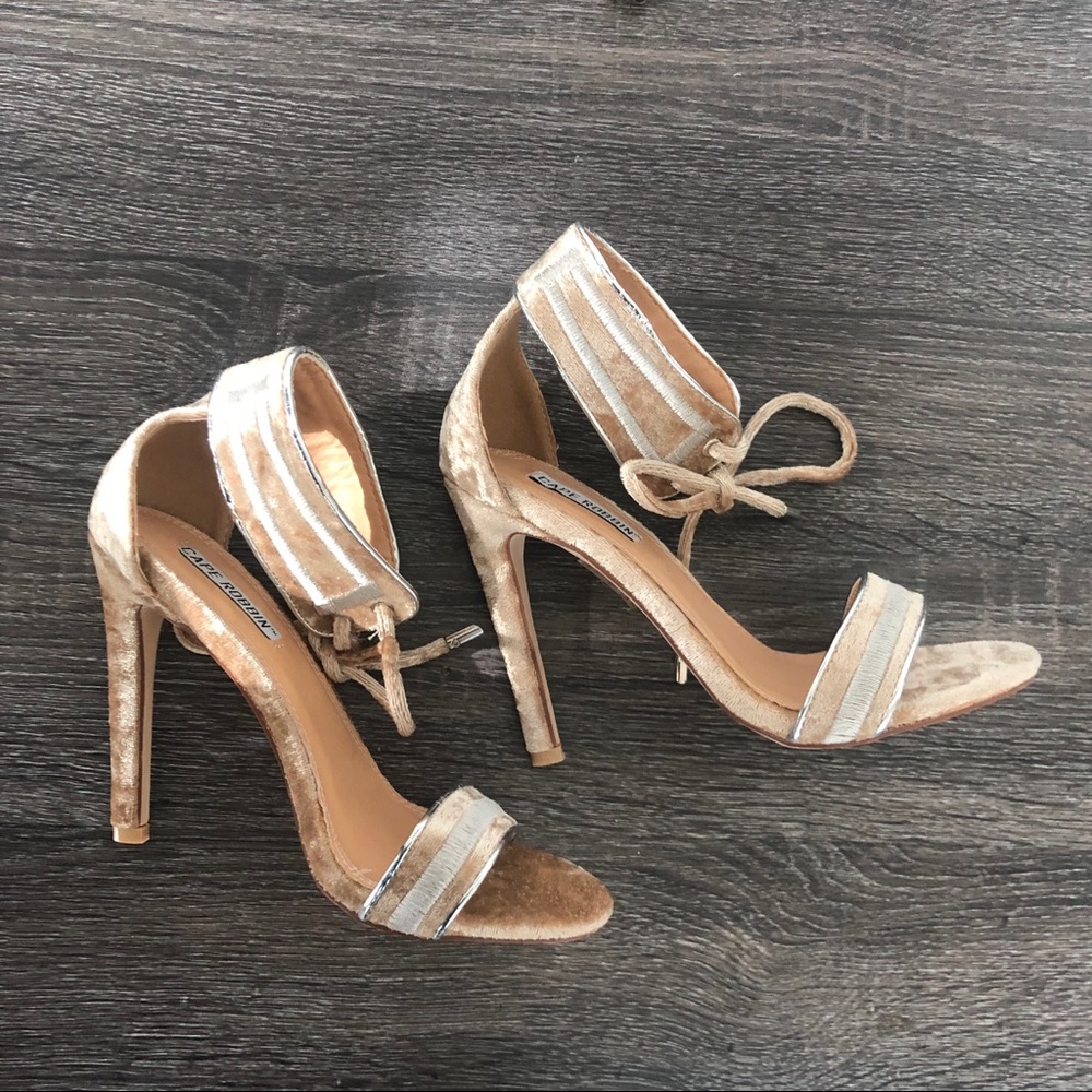 ⚡️Sample Sale⚡️ Nude Velvet Heels